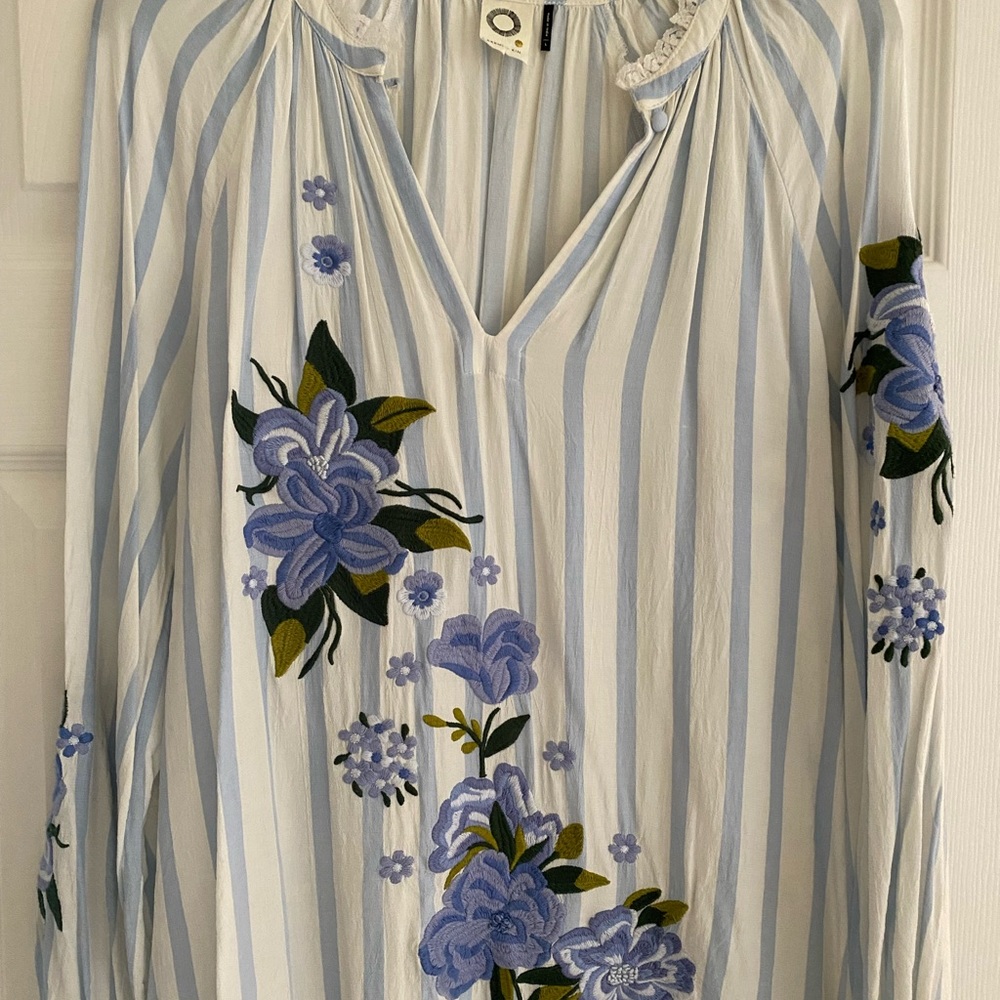 Anthropologie tunic, size large. Beautiful embroidery!
